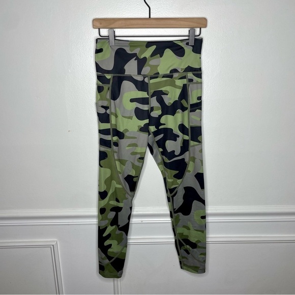ZYIA Light N Tight Camo Legging Womens 6-8 Medium - Picture 1 of 8